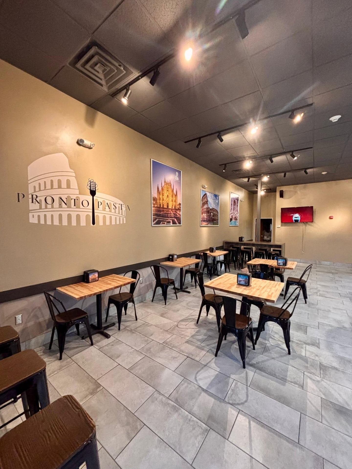 Pronto Pasta dining room